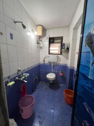 Attached Bathroom in 2 BHK Apartment at Kandivali East – for Rent