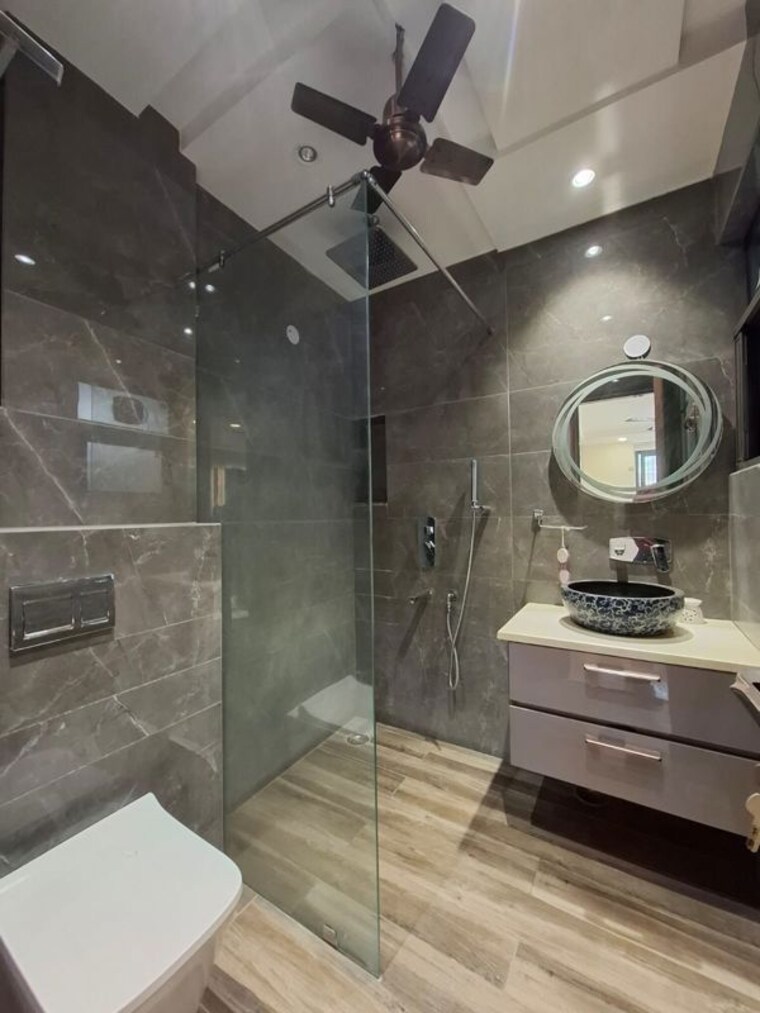 Bathroom, greater kailash i 3 Bedroom 1872 Sq.Ft. Builder Floor In Greater Kailash I Delhi 10048099