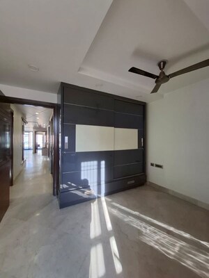 Room in 3 BHK Builder Floor at Greater Kailash I – for Rent