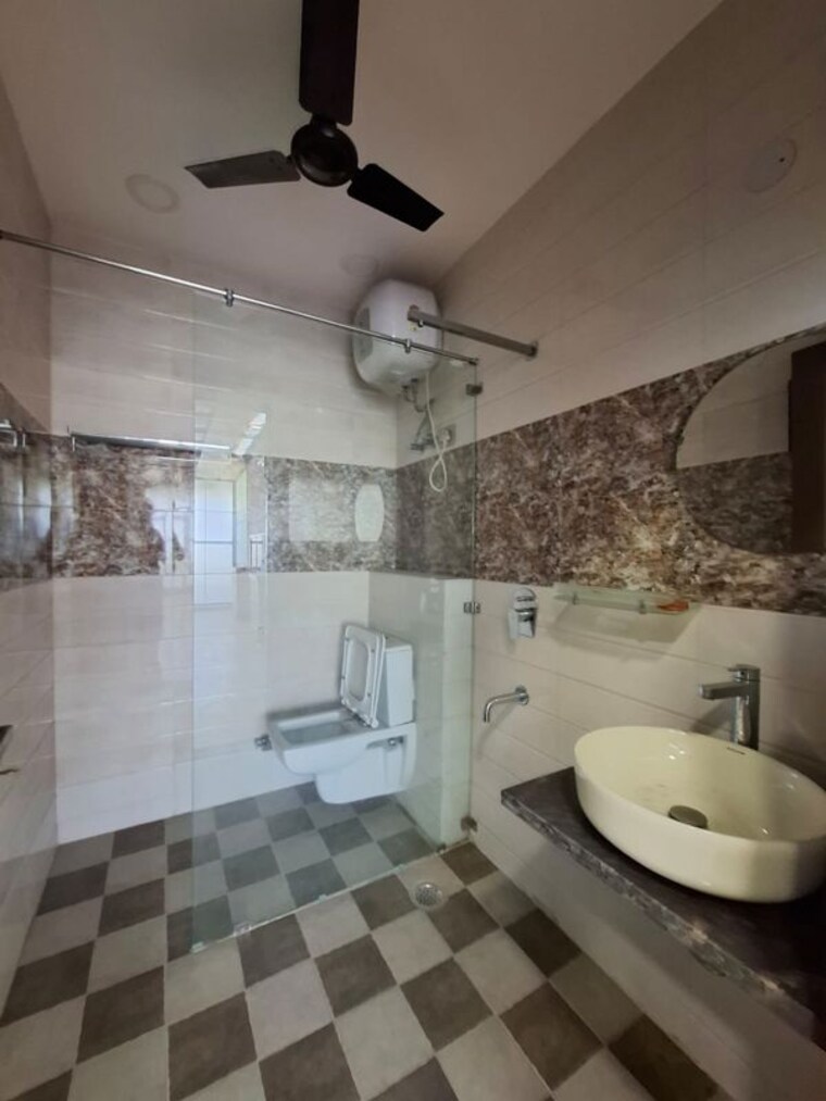 Master Bedroom, greater kailash i 3 Bedroom 1872 Sq.Ft. Builder Floor In Greater Kailash I Delhi 10048099