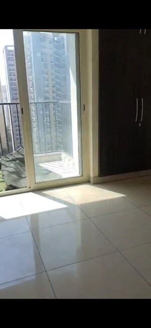 Room in 2 BHK Apartment at Panchsheel Greens II, Sector 16 Greater Noida – for Rent