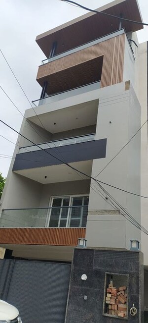 3 BHK Builder Floor For Sale in Sector 21d