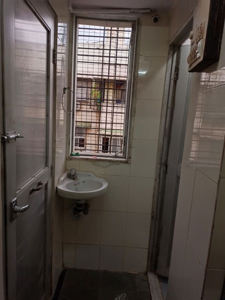 Master Bedroom, adarsh-nagar-society 1 RK 350 Sq.Ft. Apartment In Worli Mumbai 10048210