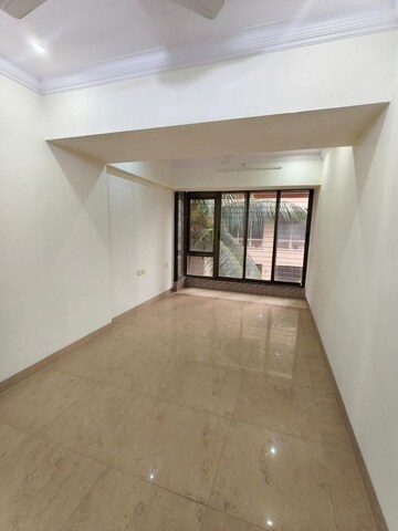 Room in 3 BHK Apartment at Bandra West – for Rent