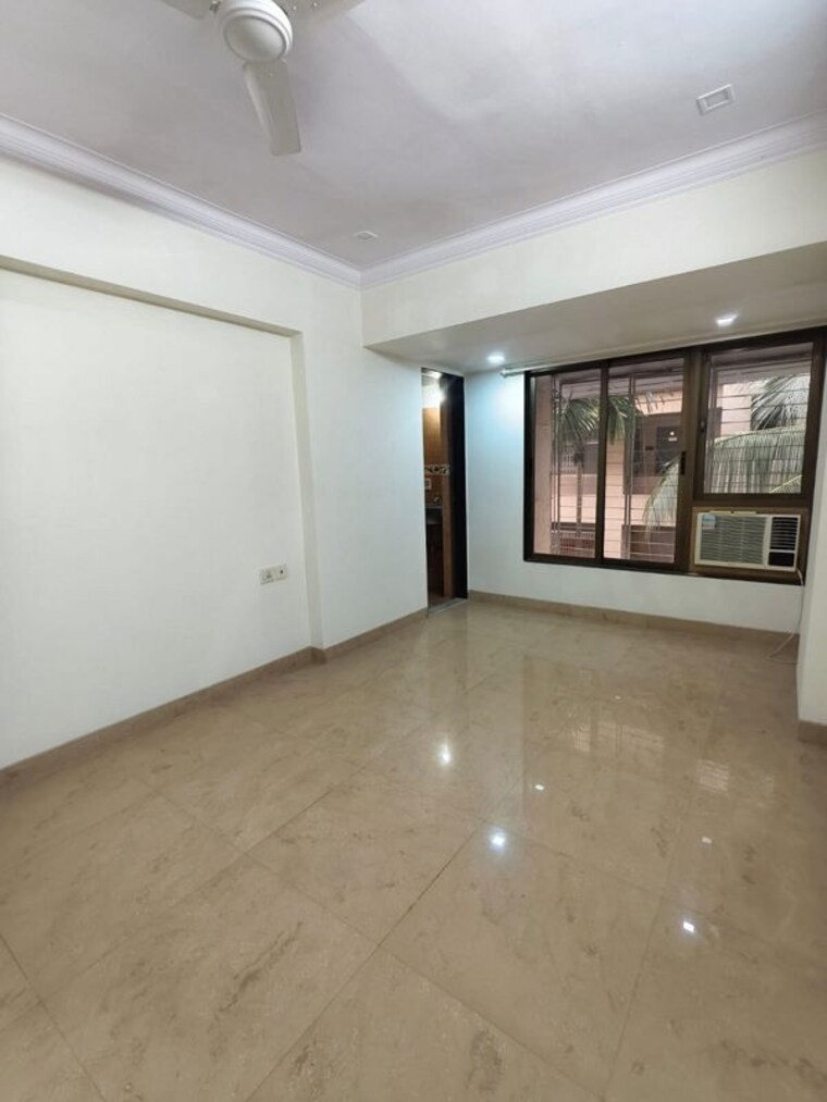 Room, bandra west 3 Bedroom 1100 Sq.Ft. Apartment In Bandra West Mumbai 10048231