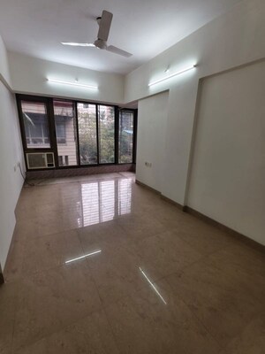 Room in 3 BHK Apartment at Bandra West – for Rent