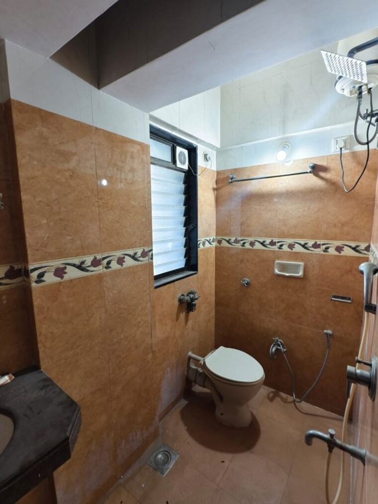 Washroom, bandra west 3 Bedroom 1100 Sq.Ft. Apartment In Bandra West Mumbai 10048231