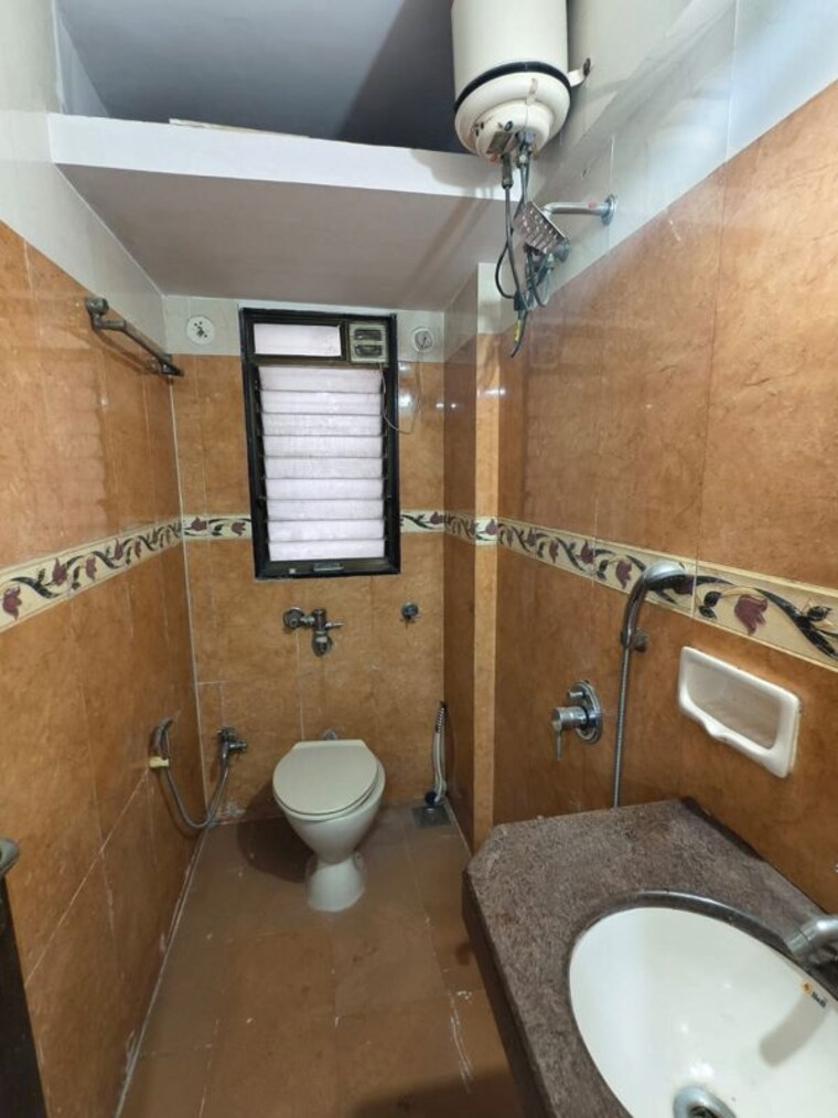 Bathroom, bandra west 3 Bedroom 1100 Sq.Ft. Apartment In Bandra West Mumbai 10048231