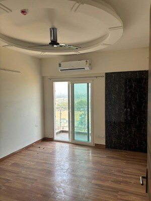 Room in 3 BHK Apartment at Samridhi Luxuriya Avenue, Sector 150 – for Rent