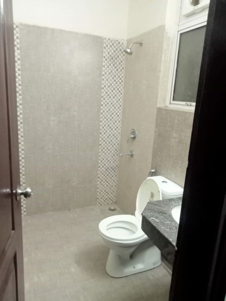 Bathroom, smart-world-gems 3.5 Bedroom 1503 Sq.Ft. Builder Floor In Sector 89 Gurgaon 10048435