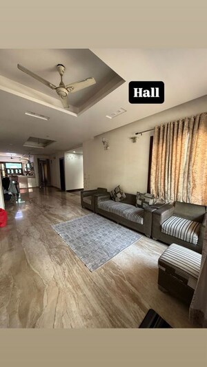 Living Room in 6 BHK Independent House at Ansal Plaza Gurgaon, Palam Vihar – for Rent