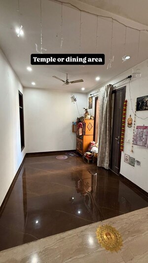 Building Lobby in 6 BHK Independent House at Ansal Plaza Gurgaon, Palam Vihar – for Rent