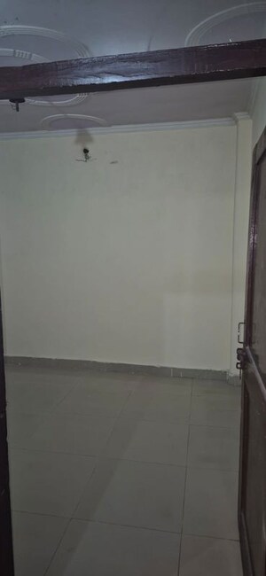 Bathroom in 1 RK Builder Floor at Mayur Vihar – for Rent