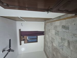 Furnished Amenities in 2.5 BHK Builder Floor at Mayur Vihar – for Rent