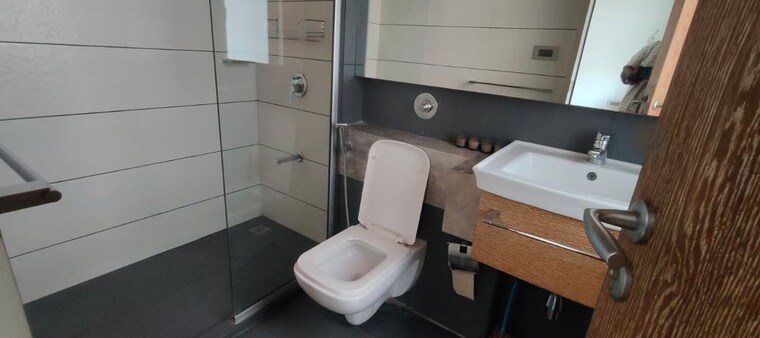 Bathroom, karia-konark-bella-vista 3.5 Bedroom 2500 Sq.Ft. Apartment In Magarpatta Road Pune 10048441
