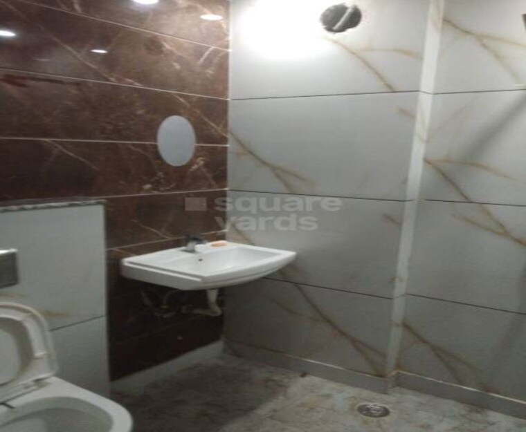 Bathroom, ramesh nagar 2.5 Bedroom 1010 Sq.Ft. Builder Floor In Ramesh Nagar Delhi 10048490