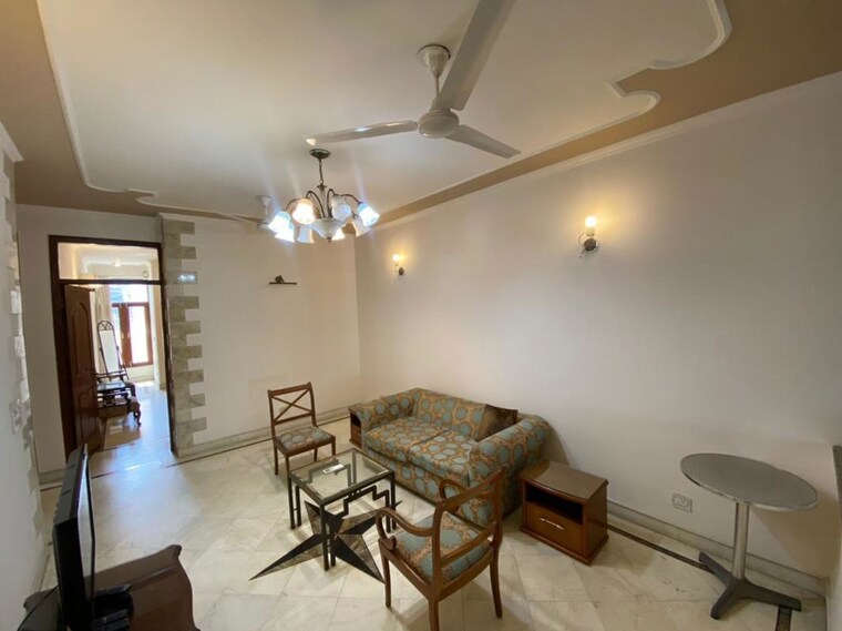 Room, greater kailash part 3 3 Bedroom 300 Sq.Yd. Builder Floor In Greater Kailash Part 3 Delhi 10048714