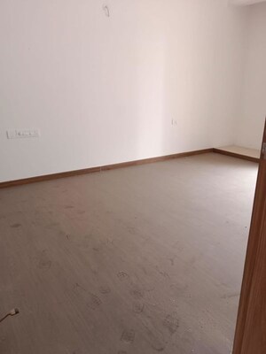 Room in 2 BHK Apartment at Samridhi Luxuriya Avenue, Sector 150 – for Rent