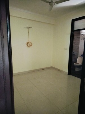 Room in 3 BHK Apartment at Chattarpur – for Rent