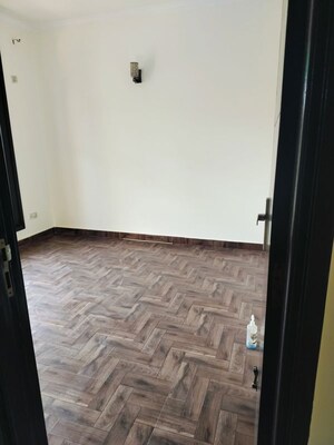 Room in 3 BHK Apartment at Chattarpur – for Rent