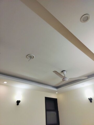 Furnished Amenities in 3 BHK Apartment at Chattarpur – for Rent