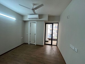 Room in 3 BHK Builder Floor at Signature Global City 63A, Sector 63a – for Rent