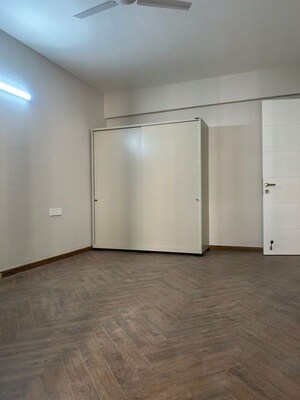 Room in 3 BHK Builder Floor at Signature Global City 63A, Sector 63a – for Rent