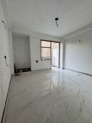 Room in 1 BHK Builder Floor at Chattarpur – for Rent