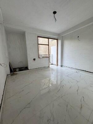 Room in 1 BHK Builder Floor at Chattarpur – for Rent
