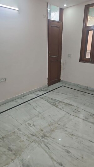 Room in 2 BHK Apartment at Santacruz East – for Rent