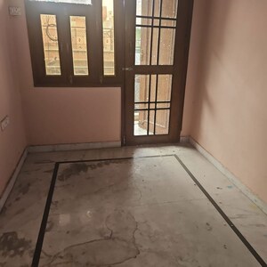 Room in 2 BHK Apartment at Santacruz East – for Rent