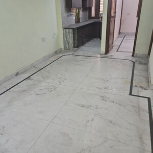 Room in 2 BHK Apartment at Santacruz East – for Rent