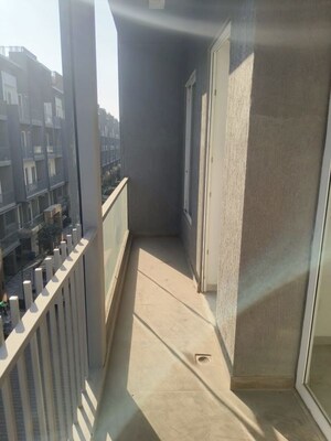 Balcony in 3 BHK Builder Floor at Smart World Orchard, Sector 61 – for Rent