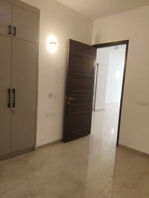 Bathroom in 3 BHK Builder Floor at Smart World Orchard, Sector 61 – for Rent