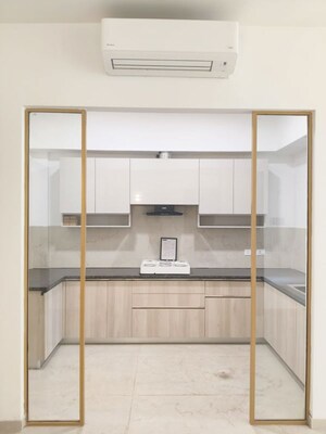 Bathroom in 3 BHK Builder Floor at Smart World Orchard, Sector 61 – for Rent