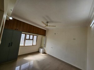 Room in 3 BHK Apartment at Chanda Nagar – for Rent