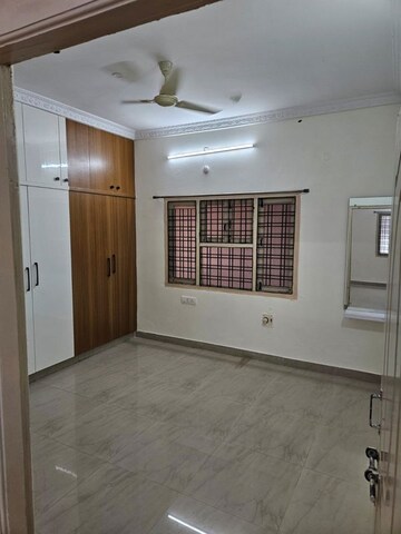 Room in 3 BHK Apartment at Chanda Nagar – for Rent