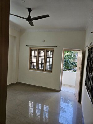 Room in 3 BHK Apartment at Chanda Nagar – for Rent