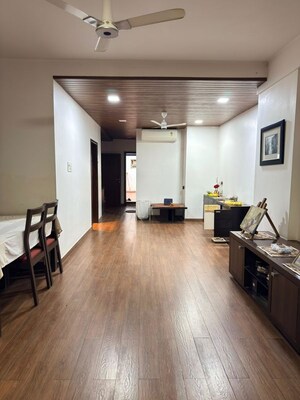 Bedroom in 3 BHK Apartment at Vimla Mahal, Peddar Road – for Rent