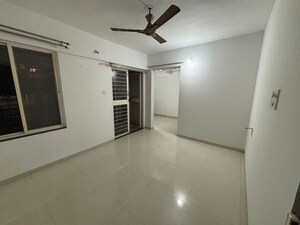Room in 1 BHK Apartment at DSK Vanashree, Satara Road – for Rent