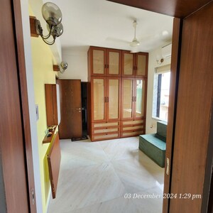 Room in 2 BHK Apartment at Loyalka Apartment, Malabar Hill – for Rent