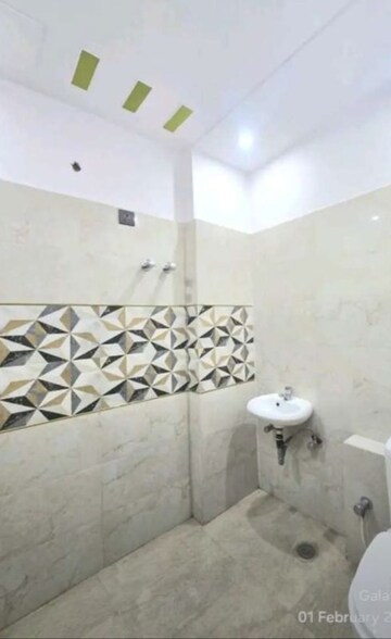 Master Bedroom in 3 BHK Apartment at Hazratganj – for Rent