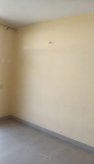 Room in 2 BHK Apartment at Wave City, Wave City – for Rent