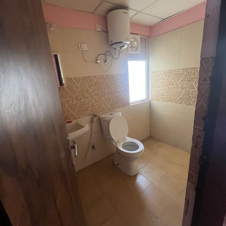 Bathroom, amrapali-golf-homes 2 Bedroom 835 Sq.Ft. Apartment In Haibatpur Greater Noida 10049389