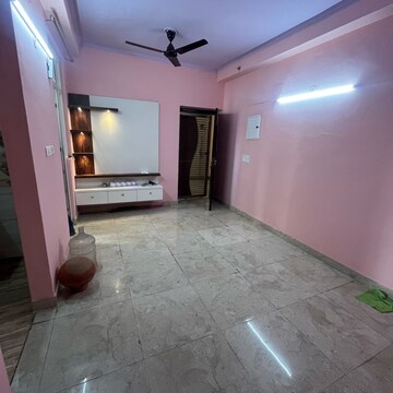 Room in 2 BHK Apartment at Amrapali Golf Homes, Haibatpur – for Rent