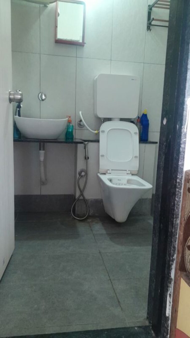 Bathroom, chhani 2 Bedroom 950 Sq.Ft. Apartment In Chhani Vadodara 10049405