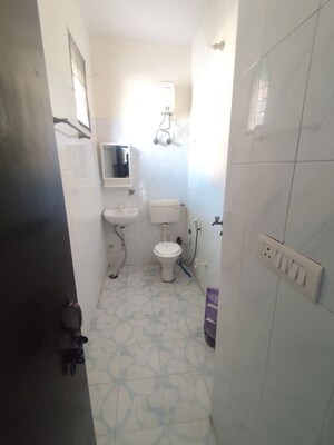 Bathroom in 1 RK Builder Floor at Sector 19 – for Rent