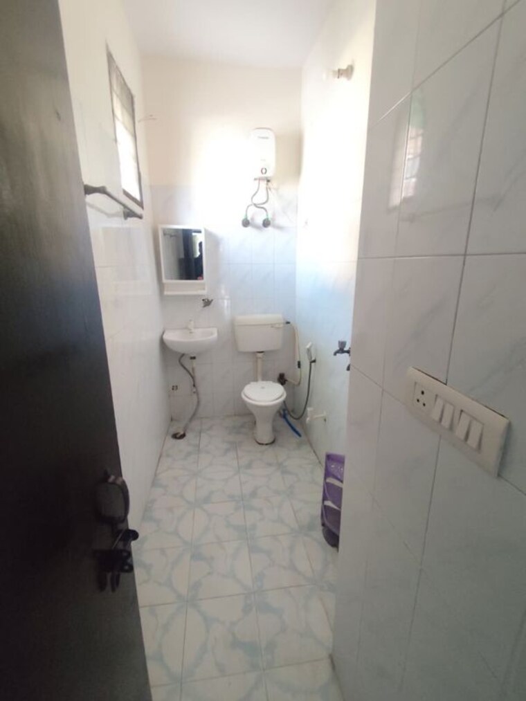 Bathroom, sector 19 1 RK 410 Sq.Ft. Builder Floor In Sector 19 Noida 10049398