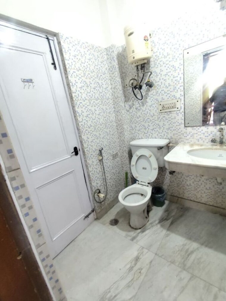 Bathroom, sector 16a 1 RK 495 Sq.Ft. Builder Floor In Sector 16a Noida 10049429