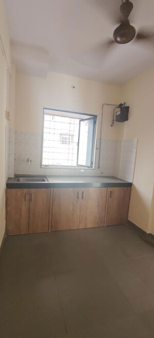 Room in 1 BHK Apartment at Jasmine Apartment Malad West, Malad West – for Rent